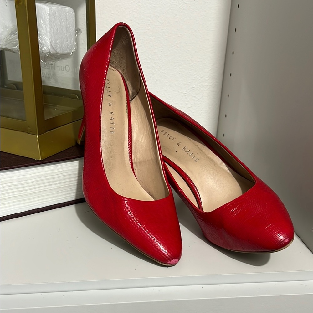 Kelly and Katie red shoe